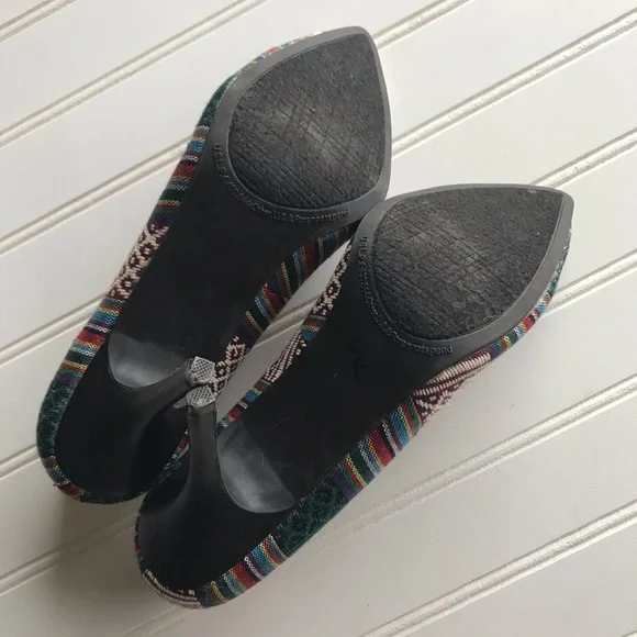 Rampage Nerieda Tribal Aztec point heel pumps 7.5M - Picture 4 of 5